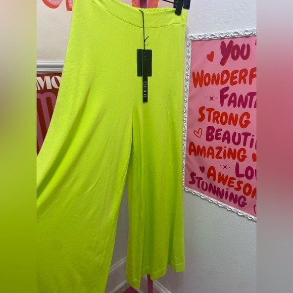 NWT OZAI N KU LOUNGE
PANTS, LIME - Picture 6 of 12